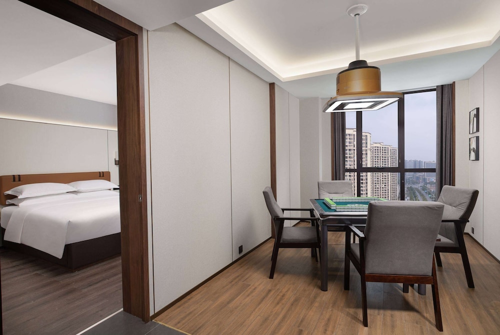 Room, 1 King Bed, Non Smoking (Mahjong) photo 1