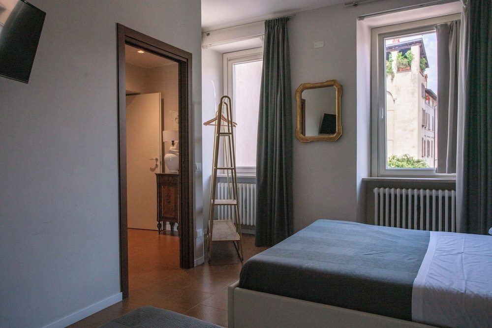 Superior Triple Room, City View photo 1