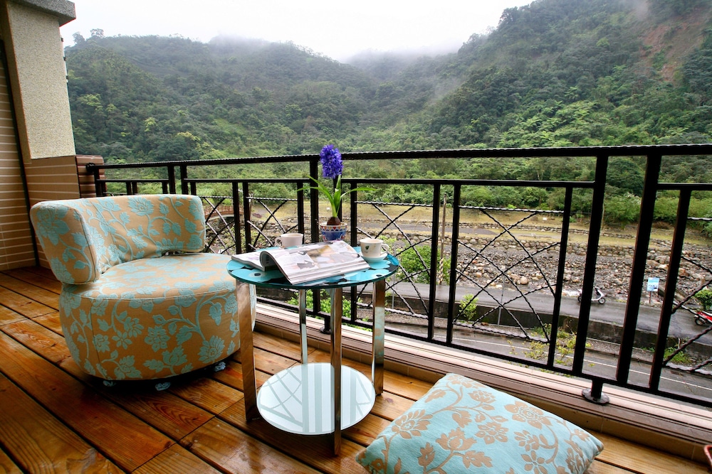 Standard Double Room, 1 King Bed, Balcony, River View photo 3