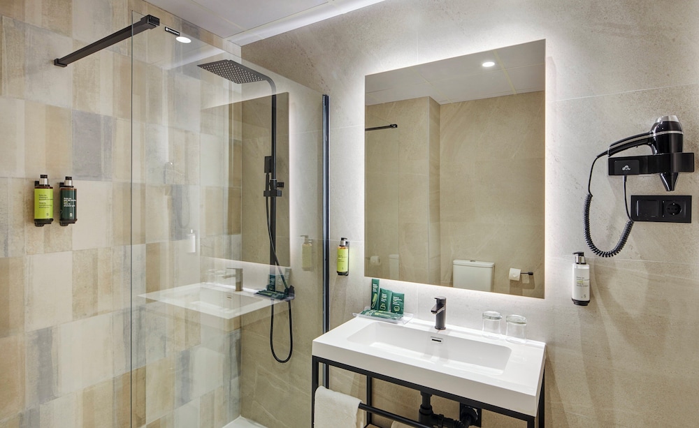 Classic Twin Room (Exterior View) - Photo 6