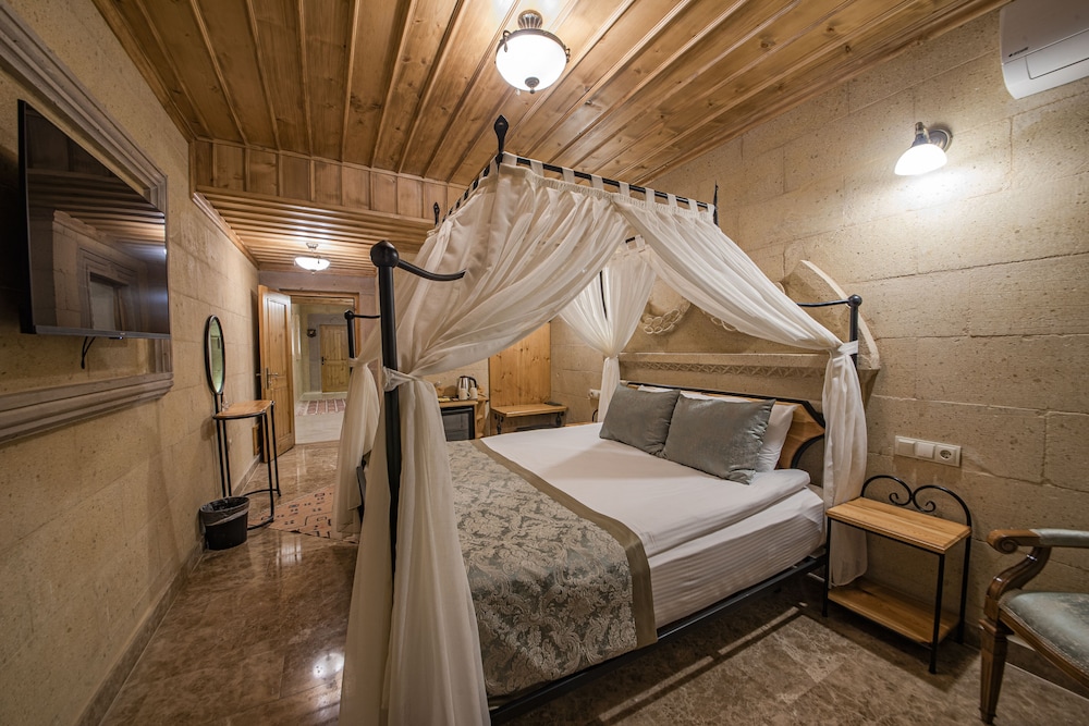 Stone Deluxe Room with Balcony - Photo 15