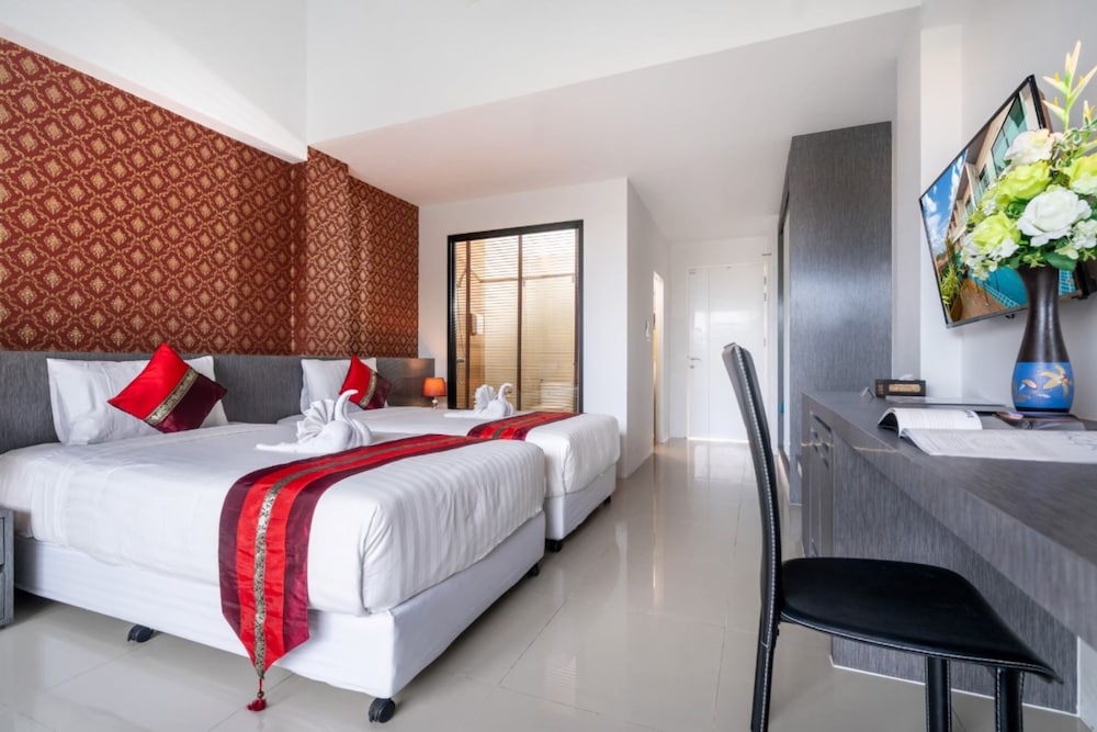 Deluxe Twin Room with Pool Access