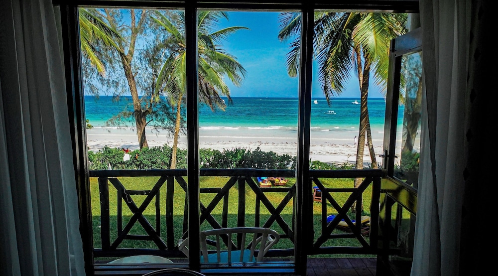 Double Room, Beachfront - Photo 7