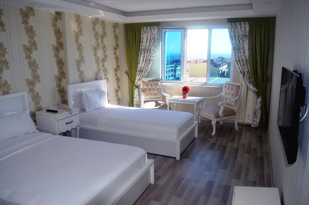 Comfort Triple Room, City View photo 2
