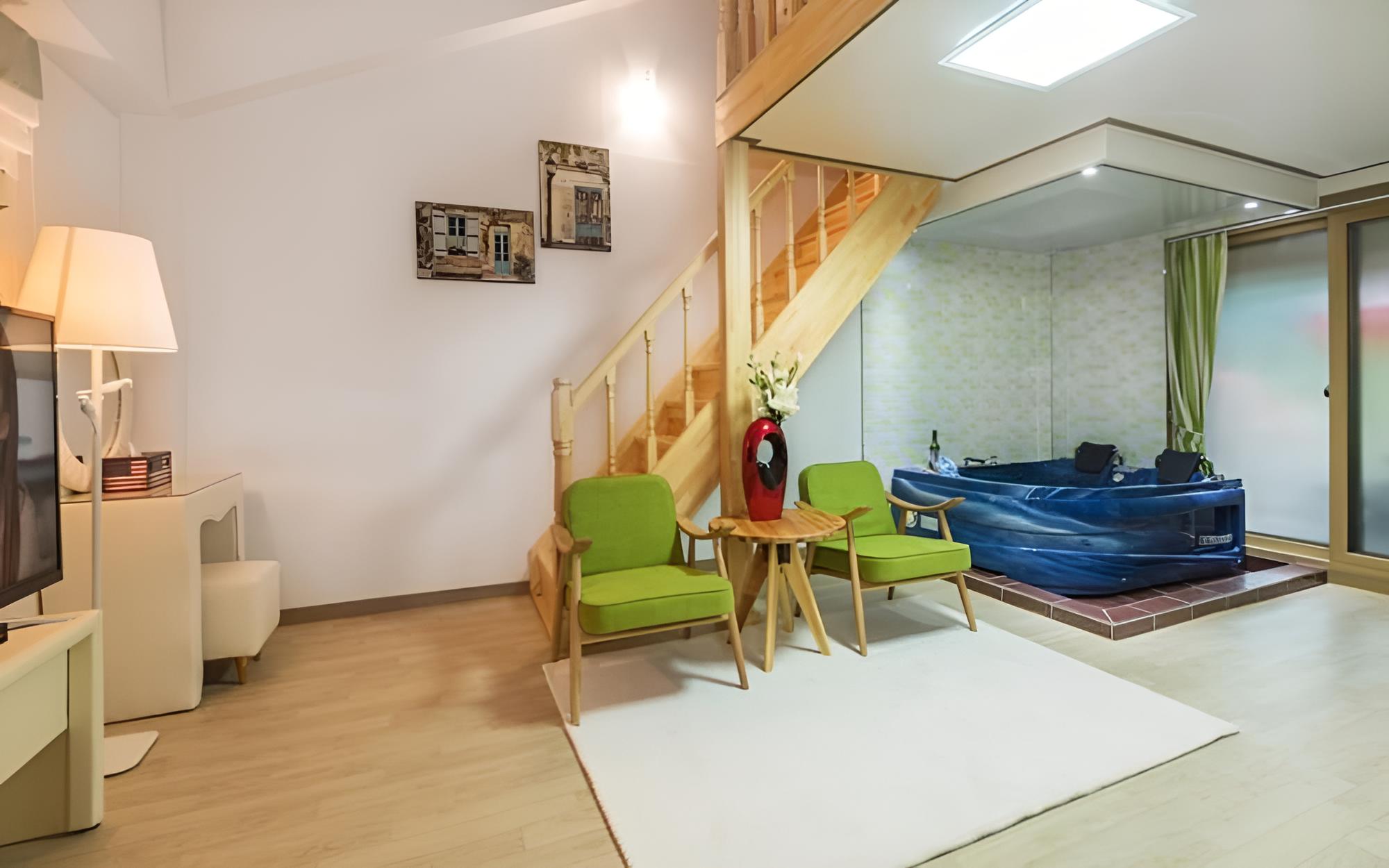 Room (104 Papaya (Spa Duplex)) - Photo 2