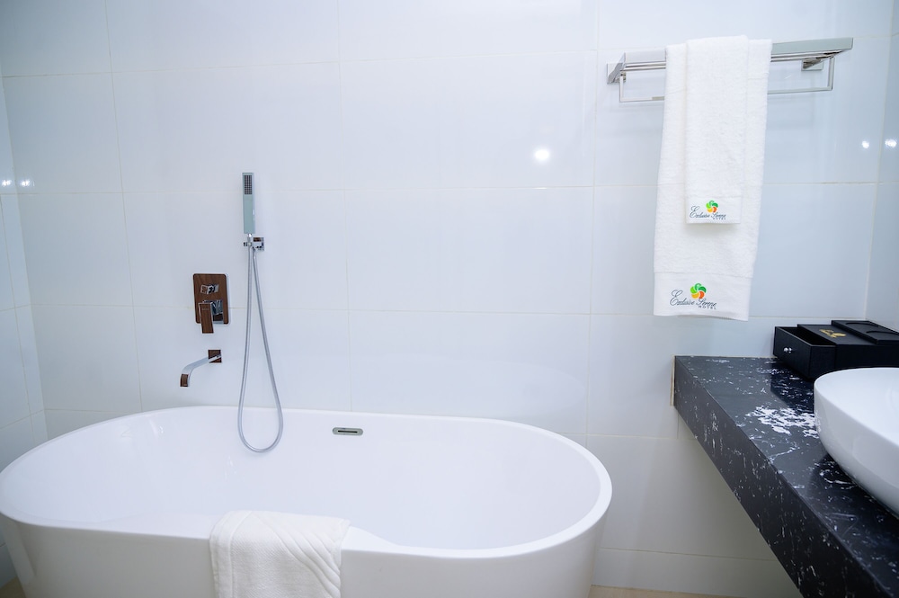 Executive Suite - Photo 7