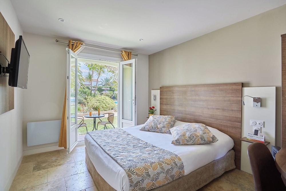Club Double or Twin Room, 2 Twin Beds, Accessible, Ground Floor - Photo 1