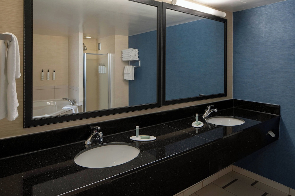 Suite, 1 Bedroom, Corner (Mobility Accessible, Tub), photo 6