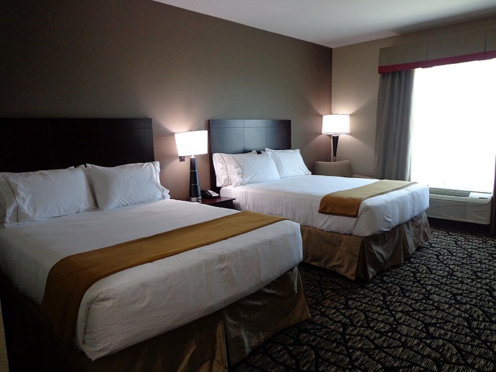 Standard Room, 1 King Bed photo 3