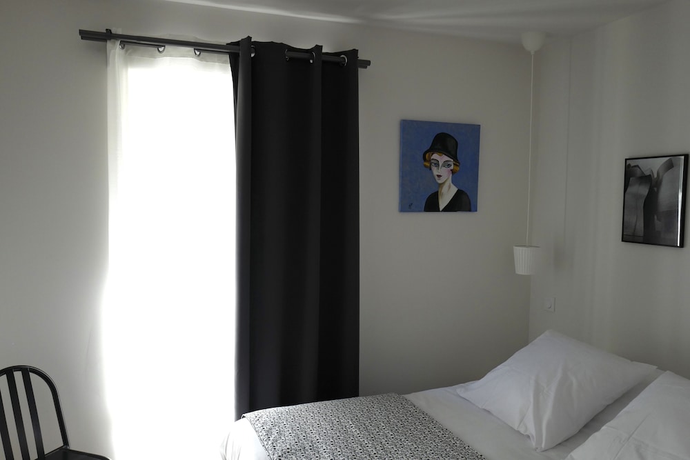 Deluxe Room - Photo 13