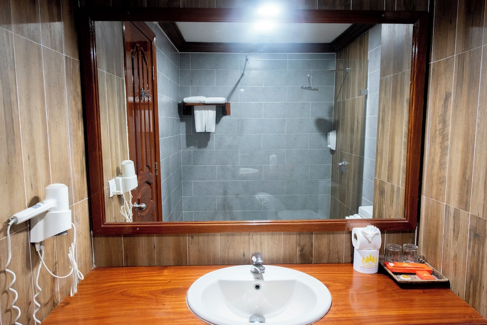 Royal Crown Suite photo 3