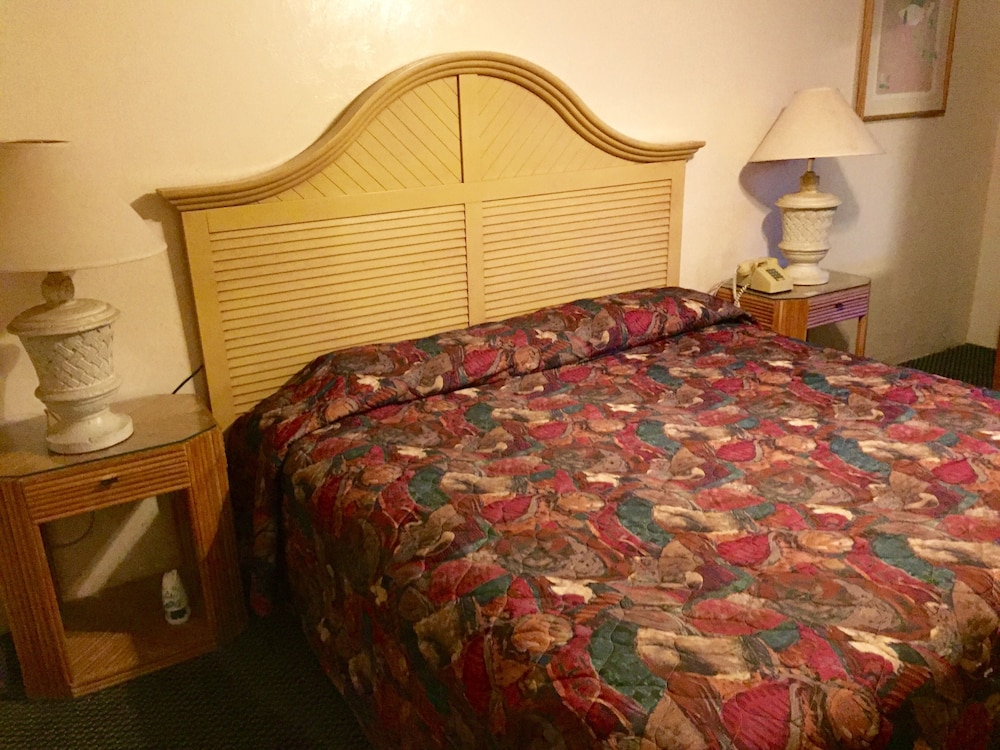 Standard Room, 1 King Bed, Smoking photo 1