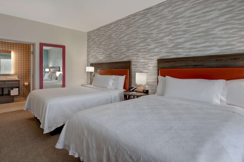 Suite, 2 Queen Beds, Accessible (Mobility & Hearing, Roll-in Shower) - Photo 3