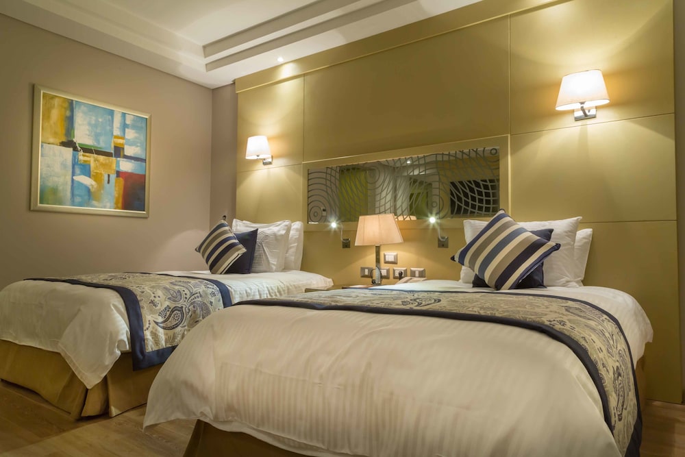 Superior Room, 1 King Bed photo 2