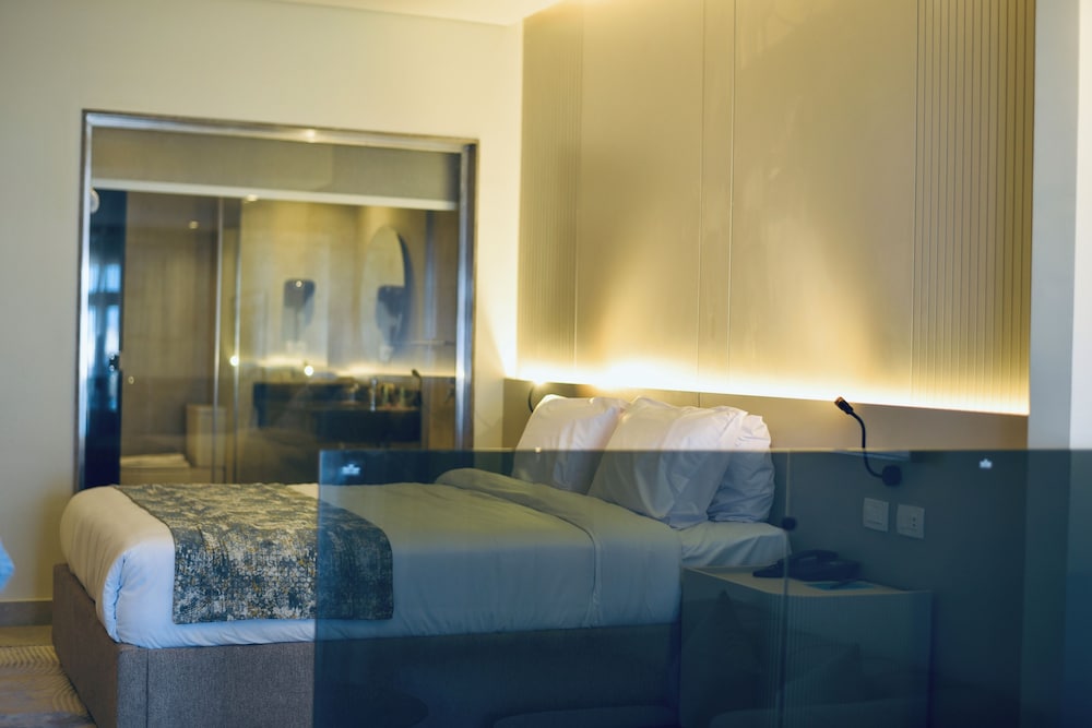 Deluxe Room (Jacuzzi) - Photo 4
