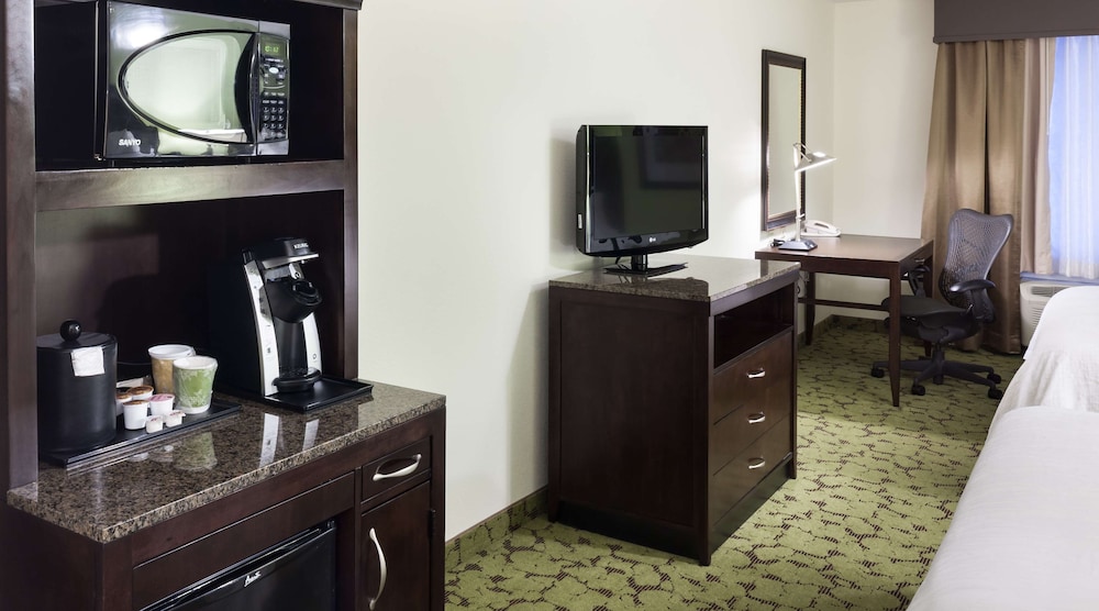 Room, 2 Queen Beds, Non Smoking (Drinks & Snacks) photo 3