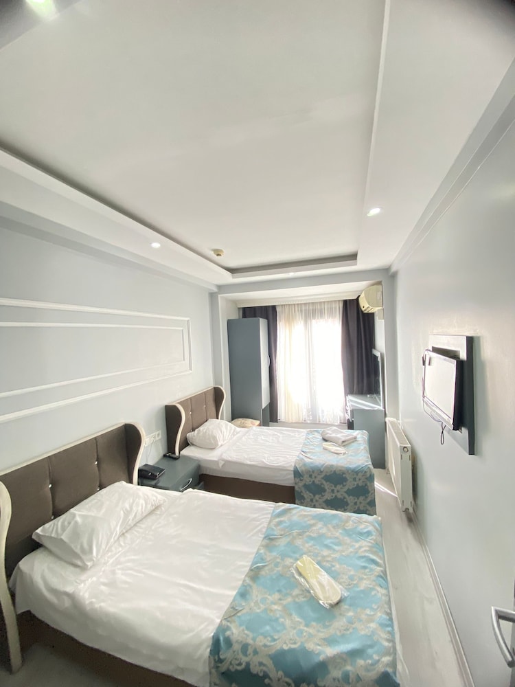 Standard Double or Twin Room photo 3