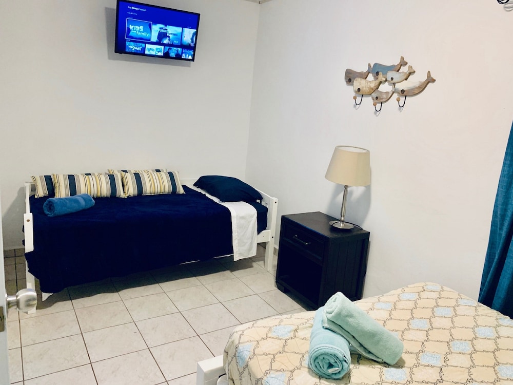 THill 101 Deluxe Family Villa / Kitchenette / 2 Full Size Beds, 1st Floor photo 2