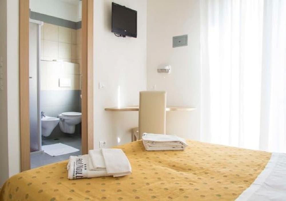 Standard Double Room Single Use photo 1