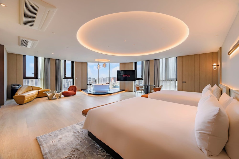 Panoramic Twin Room
