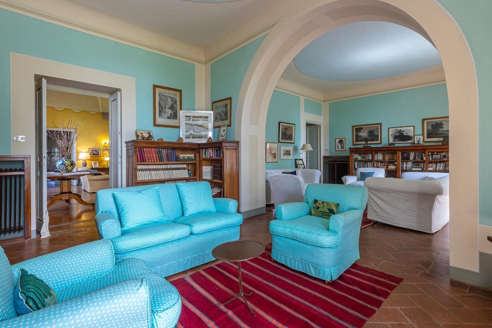 Villa di Tizzano Luxurious Retreat in Paradise, Photo 35