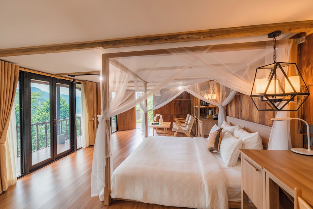 Premier Room, Lake View