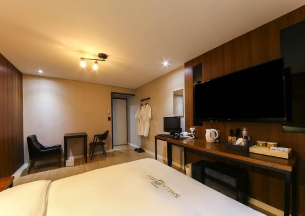 Deluxe Room (Business) - Photo 6