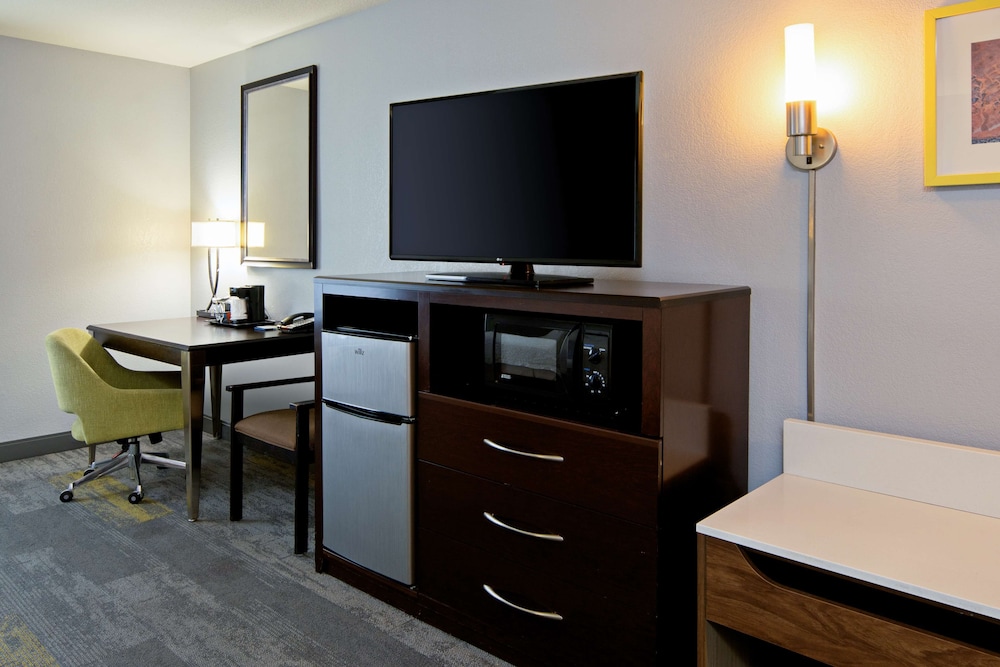 Room, 2 Double Beds, Accessible, Bathtub - Photo 9
