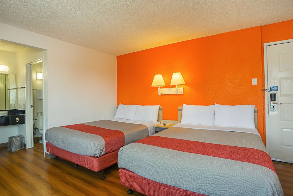 Premium Room, 2 Queen Beds, Non Smoking, Refrigerator & Microwave