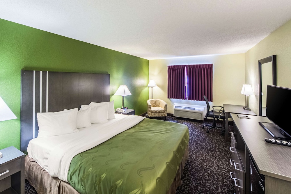 Standard Room, 1 King Bed, Non Smoking - Photo 3