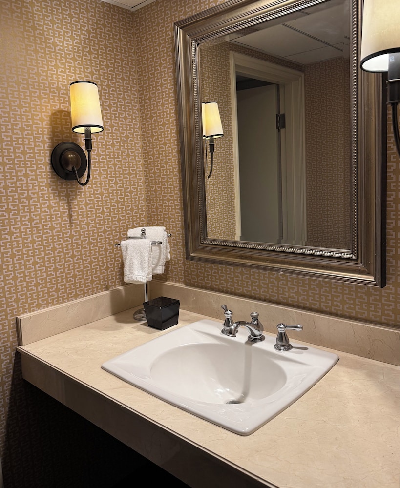Deluxe Room, 1 King Bed, City View (Fitness King)