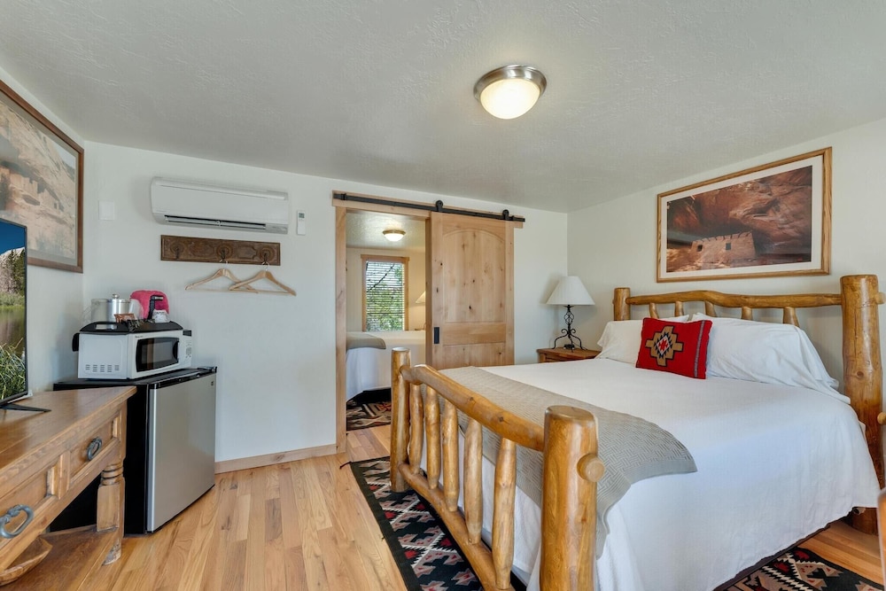 Standard Room, 2 Queen Beds photo 1