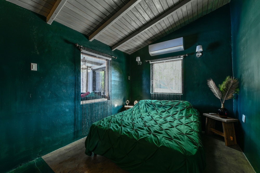 Deluxe Room, Mercy