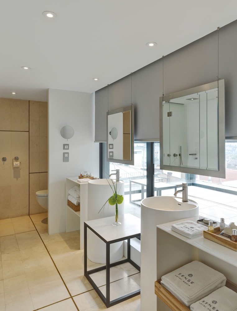 Suite (Sense) photo 2