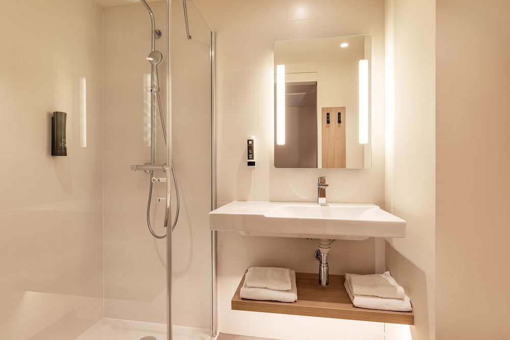 Twin Room, Non Smoking - Photo 7