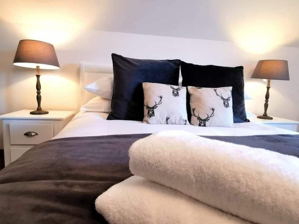 Double Room (Room 5 No pets) photo 2