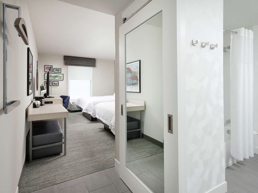 Room, 2 Queen Beds, Accessible, Bathtub - Photo 1