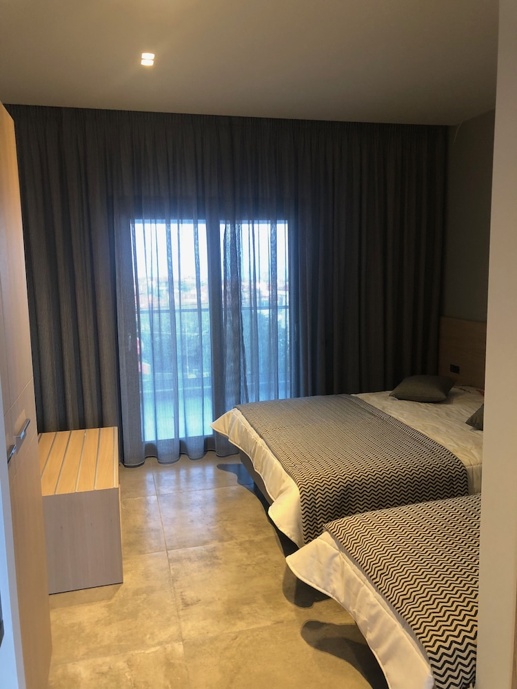 Deluxe Triple Room - Photo 2