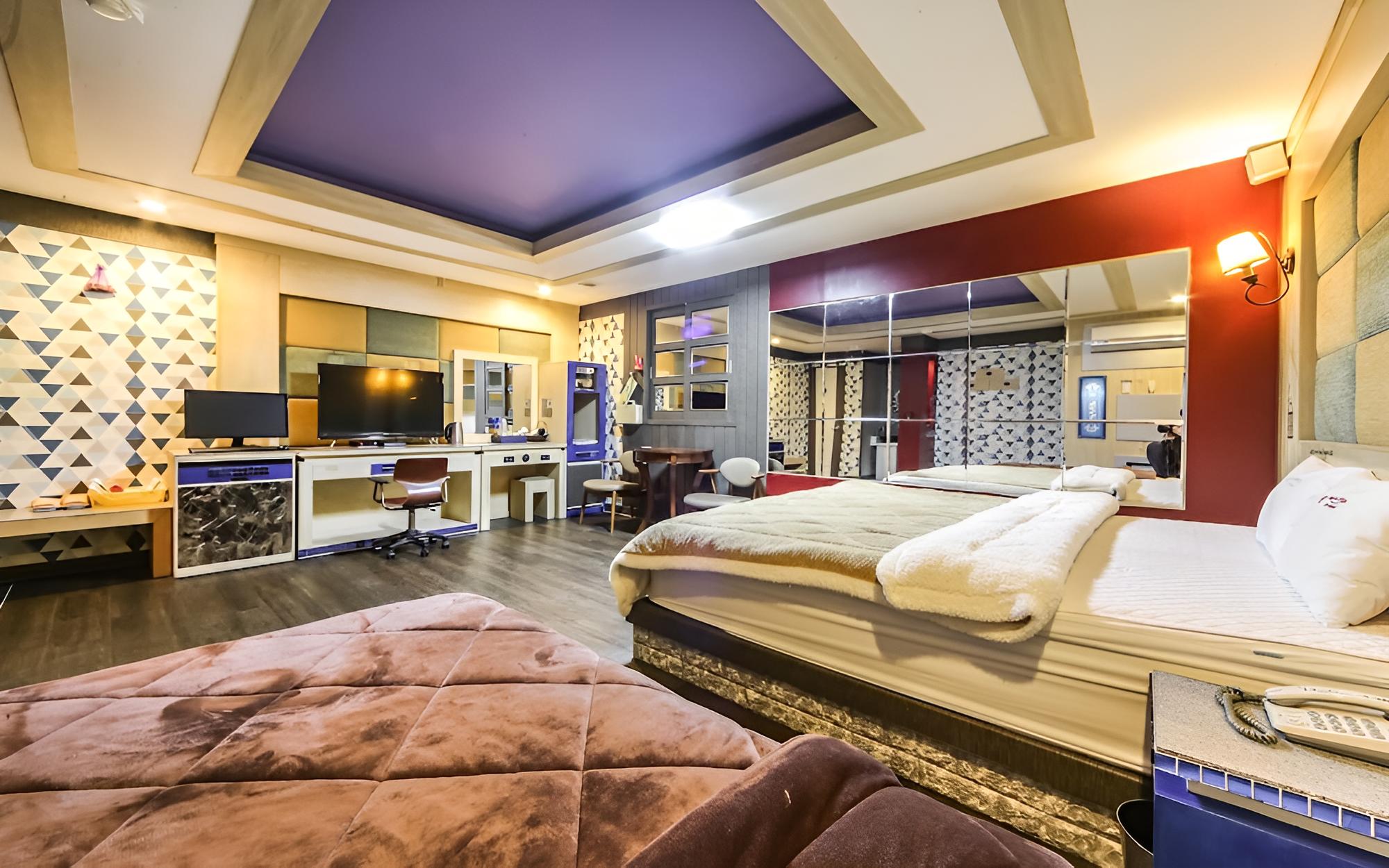 Room (VIP) - Photo 8