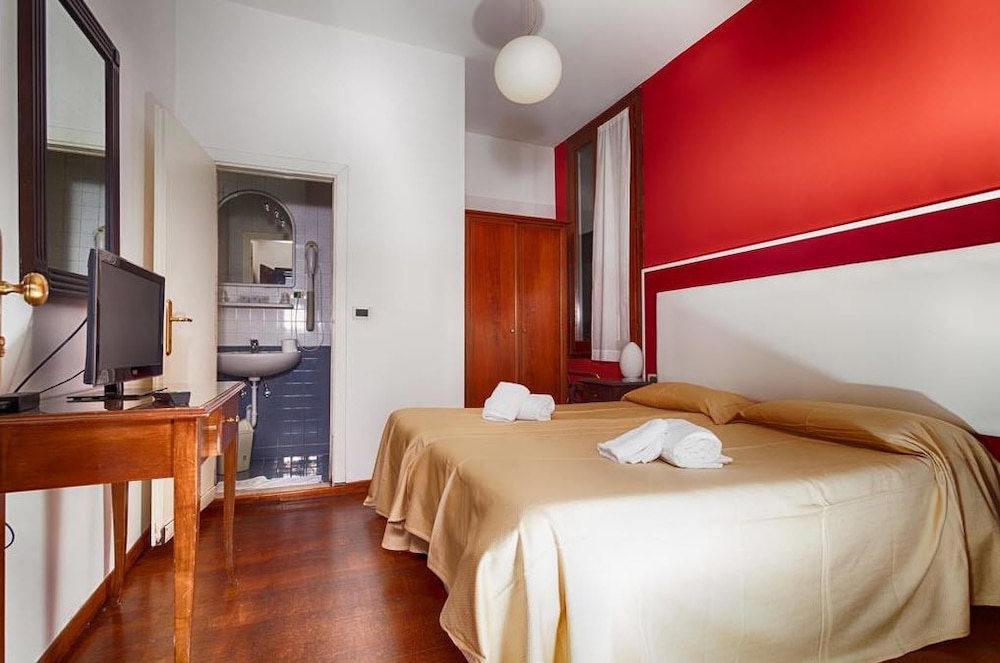 Double or Twin Room - Photo 2