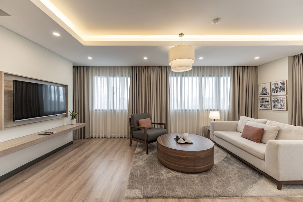 Executive Suite, 2 Bedrooms, Kitchen, City View