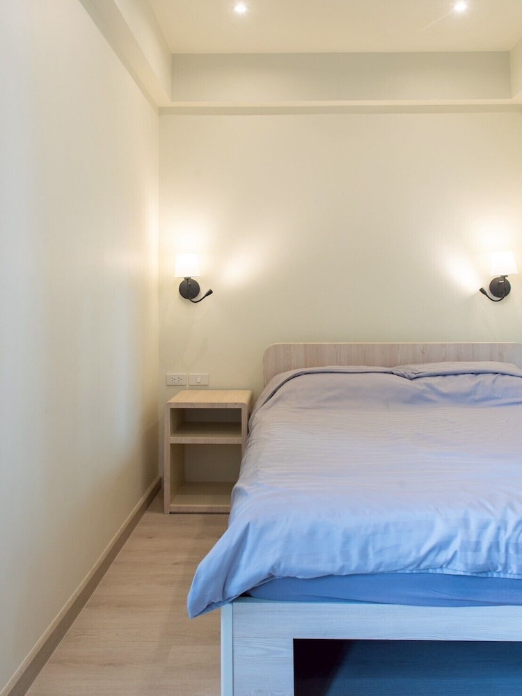 Room 302 photo 2