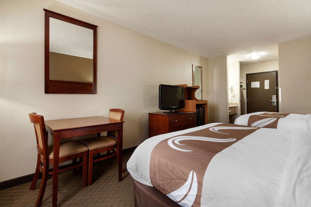 Room, 2 Queen Beds, Non Smoking - Photo 2