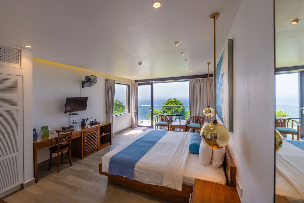Deluxe Twin Room, Non Smoking, Partial Ocean View - Photo 1