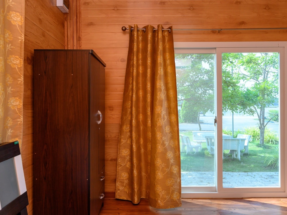 Cottage Room - Photo 11