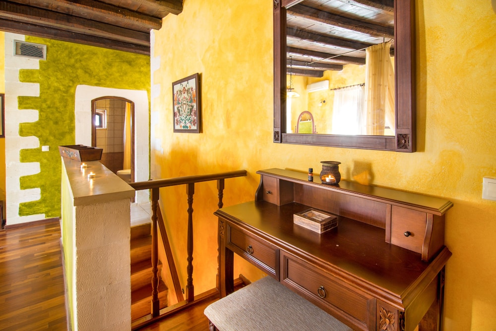 Traditional House (Faskomilla) photo 2