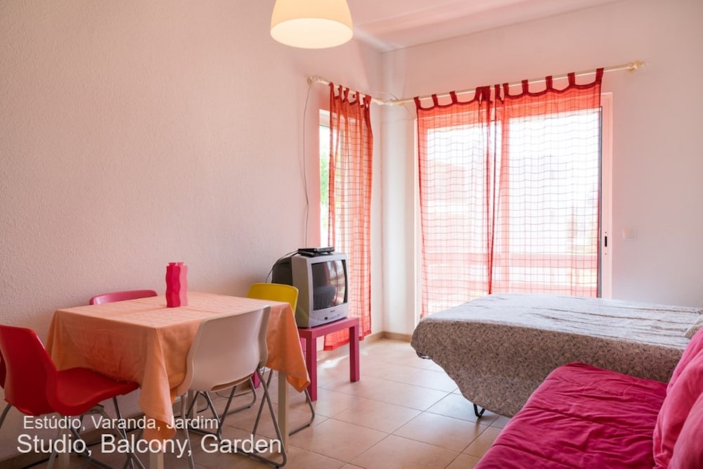 Studio, Balcony, Garden Area photo 1