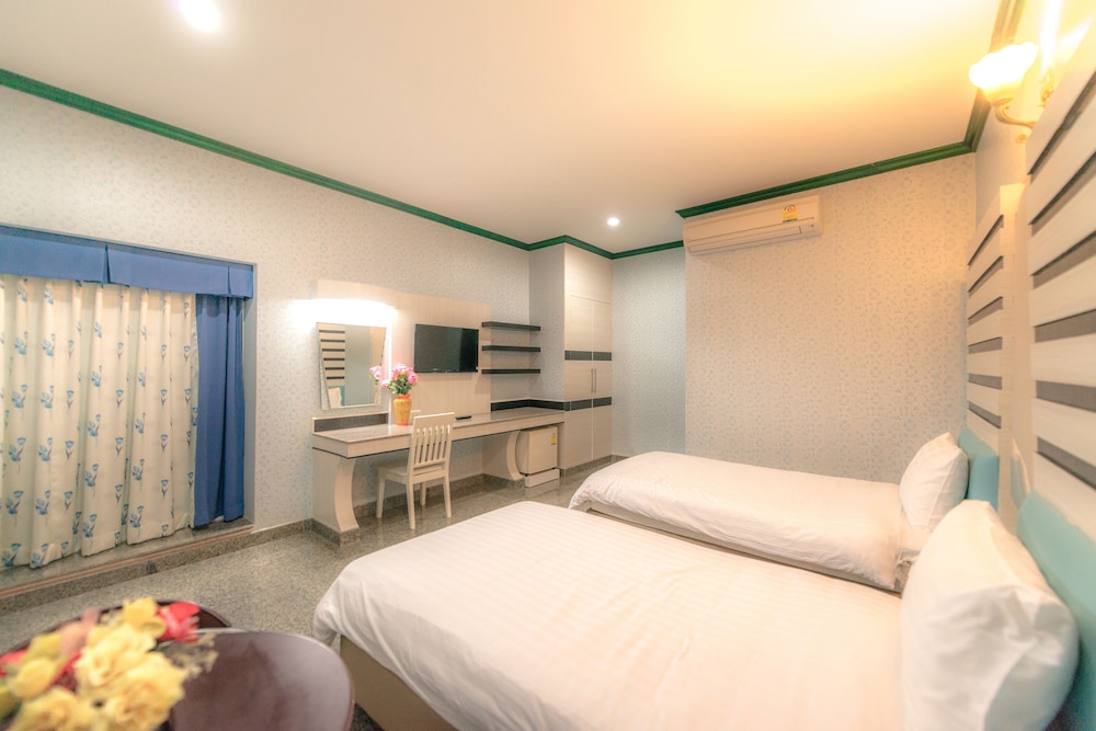 Deluxe Twin Room photo 3