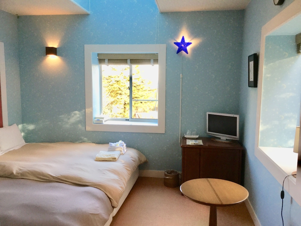 Standard Twin Room (Pet Allowed For Only 1 Of The Rooms) photo 1