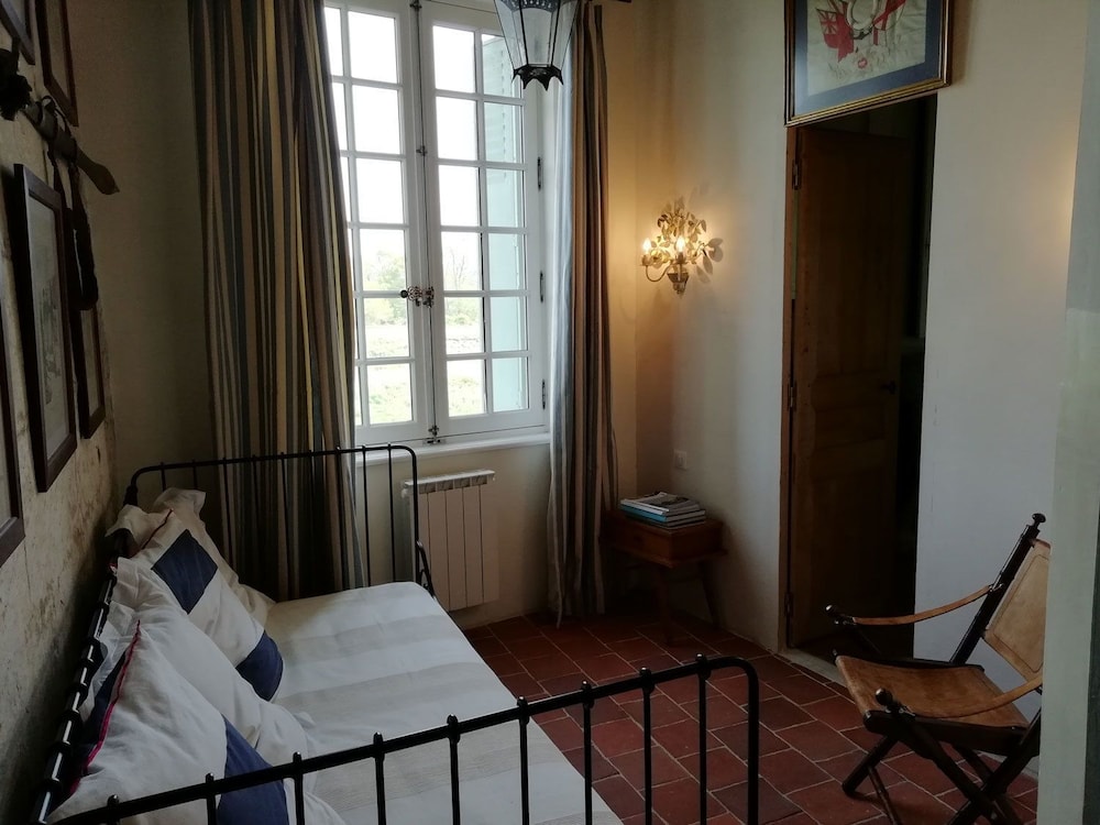 Triple Room, Ensuite, River View (Chambre Aigue Marine) photo 3